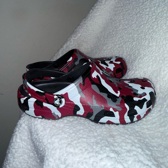 CROCS Other - CROCS Red White Black Camo Slip-On Clogs Size 11W/9M